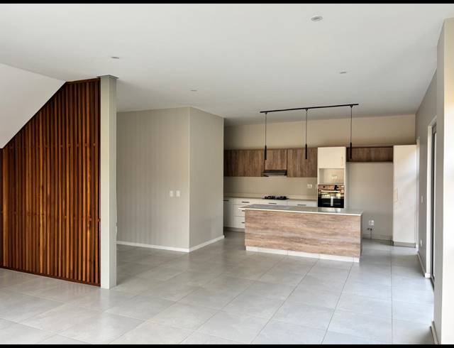 4 BEDROOM HOUSE FOR SALE IN PALM LAKES ESTATE